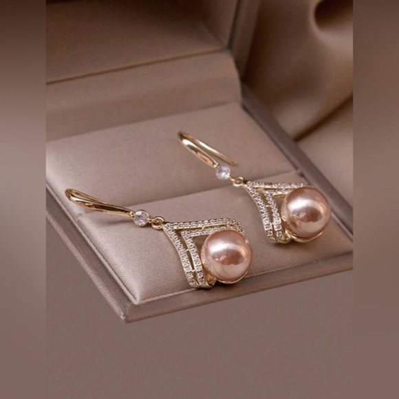 Elegant Gold and Pearl Drop Earrings - Picture 1 of 5